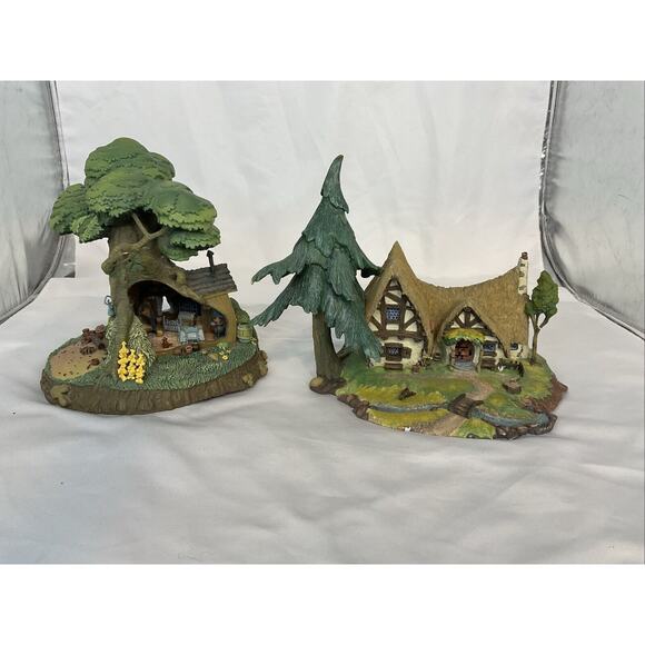WDCC Disney’s Enchanted Places Snow White Cottage & Winnie The Pooh’s House